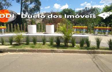 Imagem: A casa possui 2 Dormitórios, 1 Banheiro e 2 Vagas na garagem