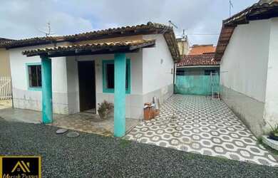 Imagem: A casa possui 2 Dormitórios, 1 Banheiro, 2 Vagas na garagem