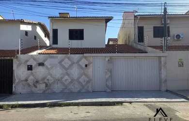Imagem: A casa possui 4 Dormitórios, 4 Banheiros, 3 Vagas na garagem