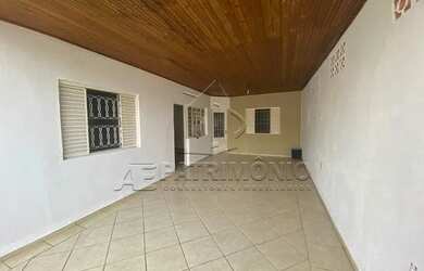 Imagem: A casa possui 2 Dormitórios, 1 Banheiro, 5 Vagas na garagem