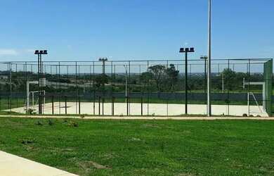 Imagem 11: Lotes a prestação prontos para a construção de casas e comércios...