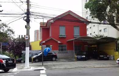 Imagem: O depósito possui 5 Vagas na garagem e 350m² de Área e está