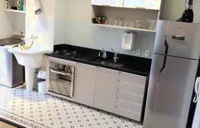 Imagem: O apartamento possui 2 Dormitórios, 1 Banheiro, 1 Vaga na garagem