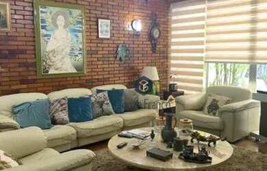 Imagem: A casa possui 4 Dormitórios, 4 Banheiros, 4 Vagas na garagem