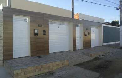 Imagem: A casa possui 2 Dormitórios, 1 Banheiro, 1 Vaga na garagem