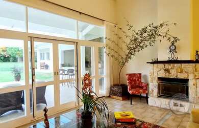 Imagem: A casa em condomínio possui 3 Dormitórios, 5 Banheiros, 3