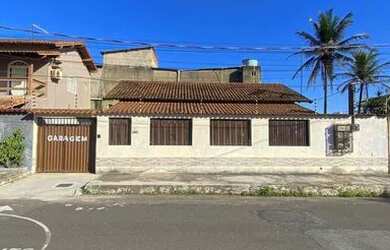 Imagem: A casa possui 2 Dormitórios, 1 Banheiro, 2 Vagas na garagem