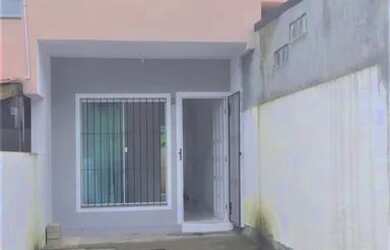 Imagem: A casa possui 3 Dormitórios, 2 Banheiros, 1 Vaga na garagem