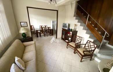 Imagem: A casa possui 4 Dormitórios, 3 Banheiros, 2 Vagas na garagem