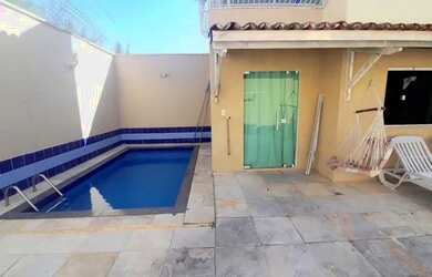 Imagem: A casa possui 2 Dormitórios, 3 Banheiros, 3 Vagas na garagem