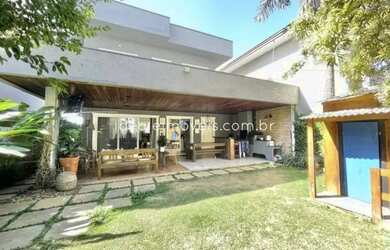 Imagem: A casa em condomínio possui 3 Dormitórios, 3 Banheiros, 4