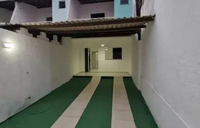 Imagem: A casa possui 2 Dormitórios, 1 Banheiro, 2 Vagas na garagem