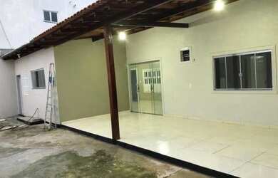 Imagem: A casa possui 3 Dormitórios, 2 Banheiros e está localizado