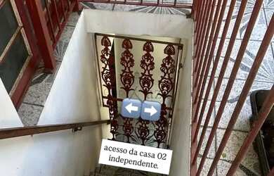 Imagem: A casa possui 4 Dormitórios, 3 Banheiros, 2 Vagas na garagem