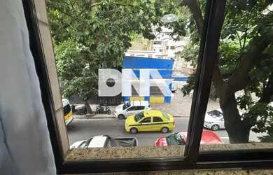 Imagem: A casa possui 4 Dormitórios, 4 Banheiros, 1 Vaga na garagem