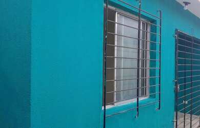 Imagem: A casa possui 3 Dormitórios, 1 Banheiro, 1 Vaga na garagem