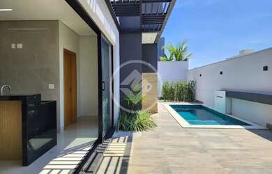 Imagem: A casa em condomínio possui 3 Dormitórios, 2 Banheiros, 4