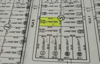 Imagem: O terreno possui 300m² de Área e está localizado em Ana Rech