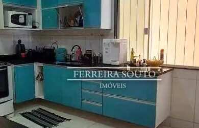 Imagem: A casa possui 4 Dormitórios, 3 Banheiros, 3 Vagas na garagem