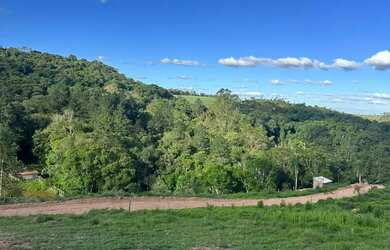 Imagem 11: Invista em Ibiúna!** Terreno com água na porta e energia. Perfeito para projetos criativos