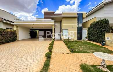 Imagem: A casa em condomínio possui 3 Dormitórios, 5 Banheiros, 4