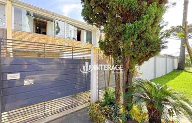 Imagem: A casa possui 4 Dormitórios, 3 Banheiros, 2 Vagas na garagem