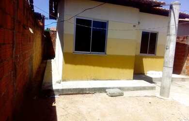 Imagem: A casa possui 2 Dormitórios, 1 Banheiro, 2 Vagas na garagem