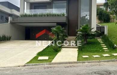 Imagem: A casa em condomínio possui 5 Dormitórios, 5 Banheiros, 5