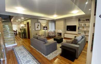 Imagem: A casa possui 3 Dormitórios, 5 Banheiros, 4 Vagas na garagem