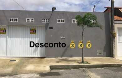 Imagem: A casa possui 3 Dormitórios, 2 Banheiros, 3 Vagas na garagem