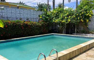 Imagem: A casa possui 3 Dormitórios, 2 Banheiros, 3 Vagas na garagem