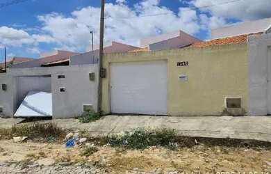 Imagem: A casa possui 2 Dormitórios, 1 Banheiro, 1 Vaga na garagem