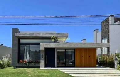 Imagem: A casa em condomínio possui 4 Dormitórios, 5 Banheiros, 194m²