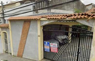 Imagem: A casa possui 4 Dormitórios, 4 Banheiros, 4 Vagas na garagem