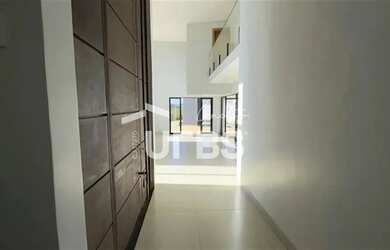 Imagem: A casa possui 5 Dormitórios, 5 Banheiros, 2 Vagas na garagem