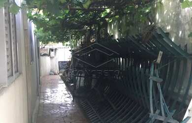 Imagem: A casa possui 3 Dormitórios, 1 Banheiro, 1 Vaga na garagem