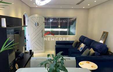 Imagem: A casa possui 2 Dormitórios, 1 Banheiro, 2 Vagas na garagem