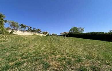 Imagem: O terreno à venda possui e está localizado em Colinas do