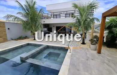 Imagem: A casa possui 3 Dormitórios, 4 Banheiros, 1 Vaga na garagem