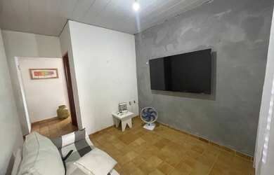 Imagem: A casa possui 2 Dormitórios, 2 Banheiros e está localizado