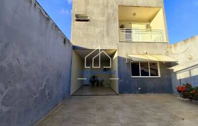 Imagem: A casa possui 3 Dormitórios, 1 Banheiro, 3 Vagas na garagem