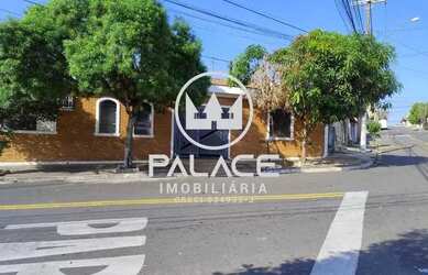 Imagem: A casa possui 2 Dormitórios, 2 Banheiros, 1 Vaga na garagem