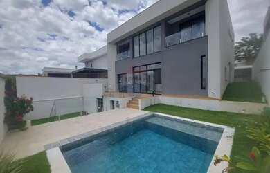 Imagem: A casa em condomínio possui 4 Dormitórios, 4 Banheiros, 4