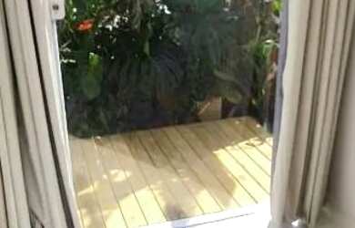 Imagem: A casa possui 3 Dormitórios, 2 Banheiros, 5 Vagas na garagem