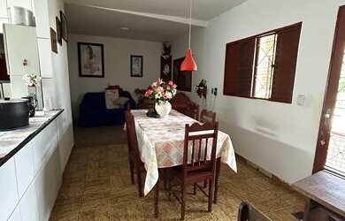 Imagem: A casa possui 3 Dormitórios, 3 Banheiros, 2 Vagas na garagem