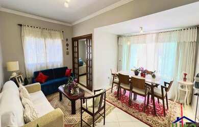 Imagem: A casa possui 3 Dormitórios, 2 Banheiros, 5 Vagas na garagem