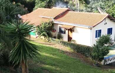 Imagem: A fazenda possui 200m² de Área, Piscina e está localizado