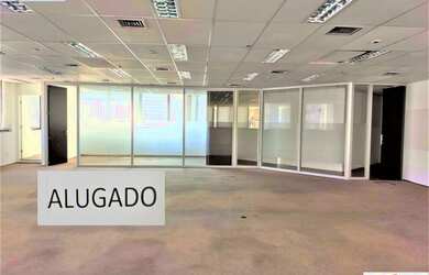 Imagem: O depósito possui 5 Vagas na garagem, 202m² de Área e está