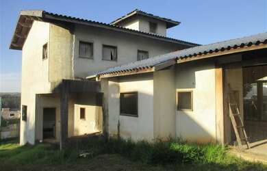 Imagem: A casa em condomínio possui 5 Dormitórios, 5 Banheiros, 5