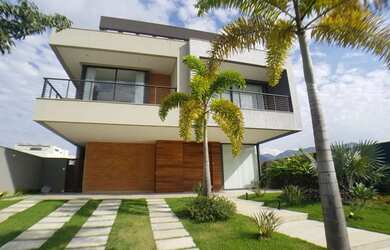 Imagem: A casa em condomínio possui 4 Dormitórios, 5 Banheiros, 3